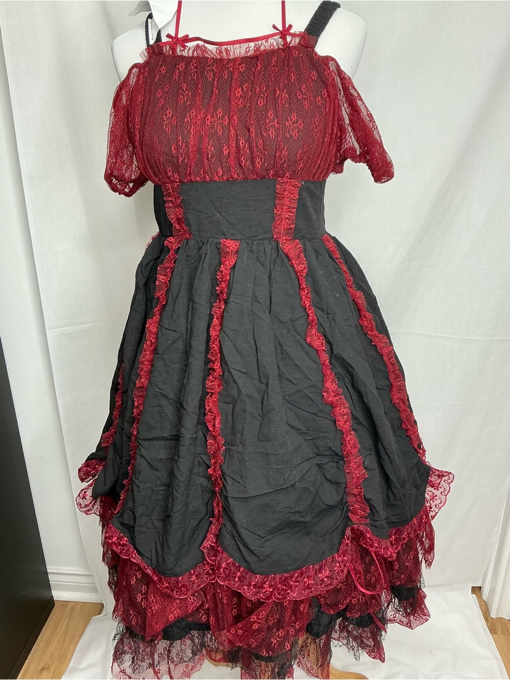 2198 - Red & Black Lace Trim Off-Shoulder Midi Dress
(Crinoline Not included).
